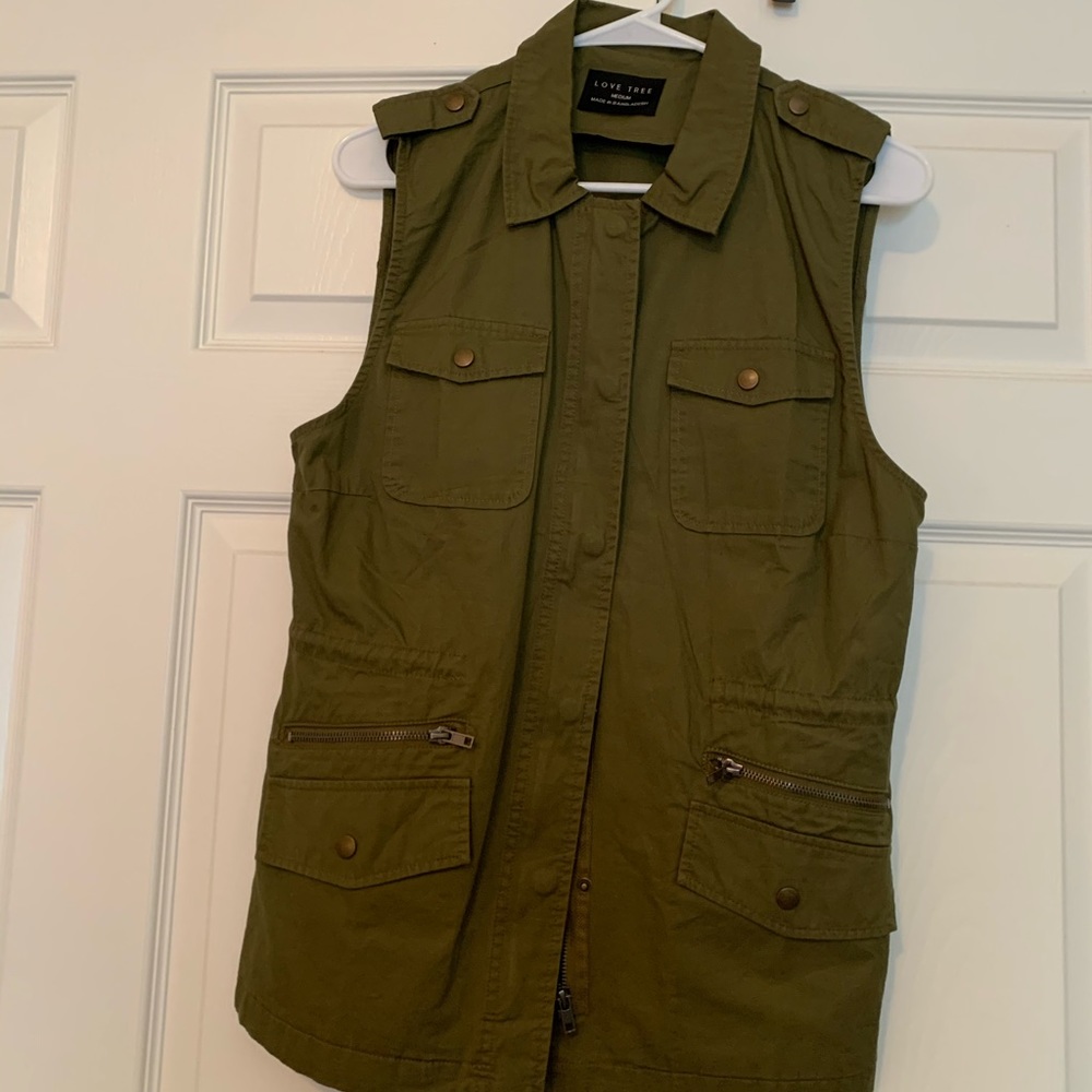 Army green vest🔥4/$20